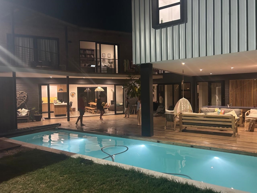 To Let 7 Bedroom Property for Rent in Wavecrest Eastern Cape